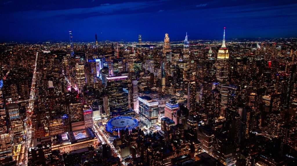 vol vers New York skyline de nuit