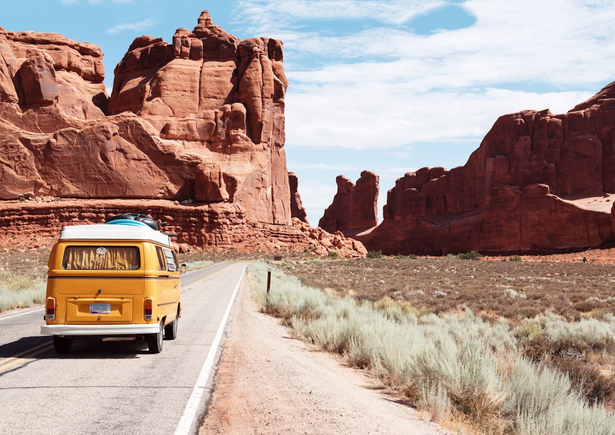 Comment organiser un voyage pas cher : guide complet 2026